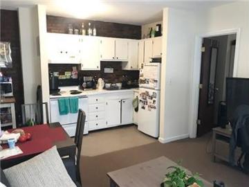 1 Bedroom Apt Great Walkability!