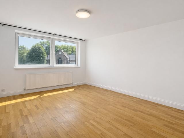 1 Bedroom Apartment, Medfield Street, London
