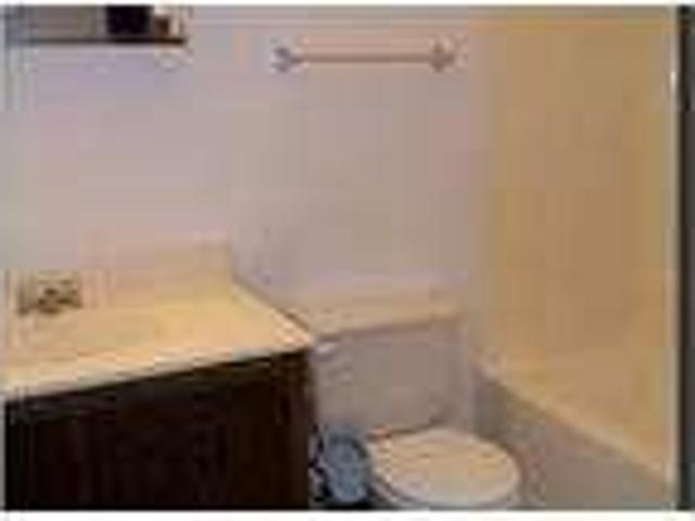 1 bedroom Apartment Newer building with a large yard located in downtown