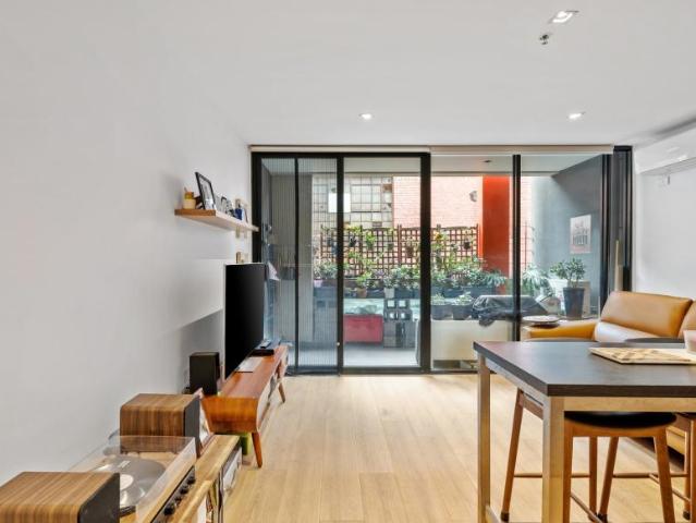 1 Bedroom Apartment North Melbourne VIC 102761074