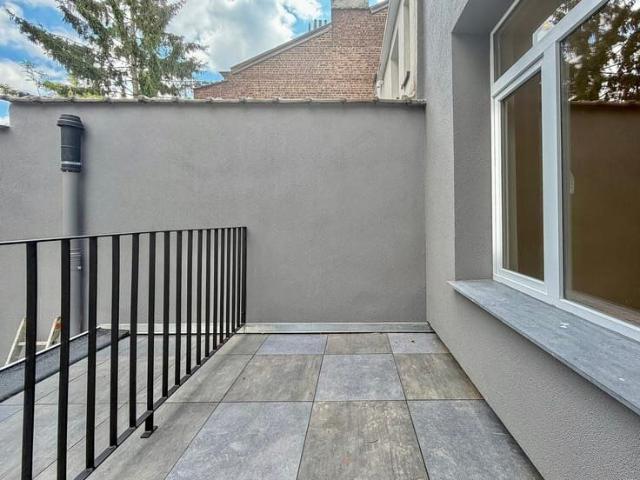 1 bedroom apartment + office with terrace!