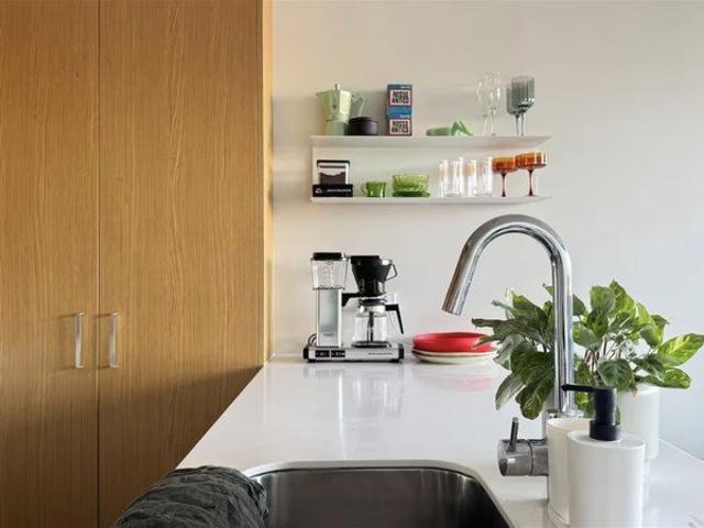 Well equipped and bright 1 bed apartment on Lygon St with carpark