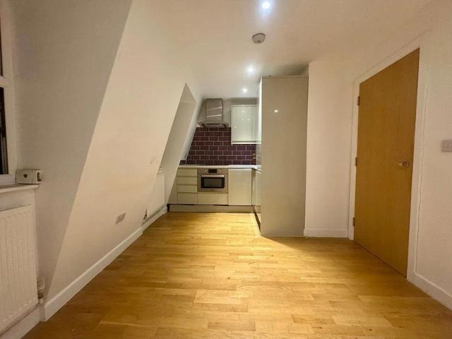 1 Bedroom Apartment Available Now!