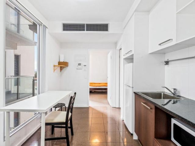 1 Bedroom Apartment Adelaide SA 106065401