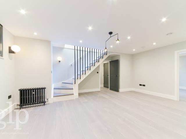 1 Bedroom Apartment, Beak Street, London, Soho, W1F