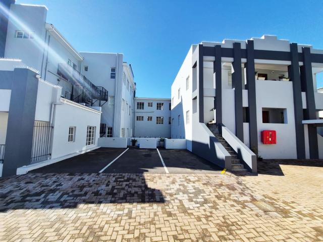 1 Bedroom Apartment Block To Let in Hoog En Droog