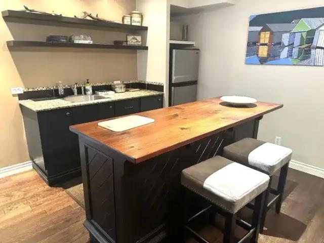 1 Bedroom Apartment Calgary AB 104506814