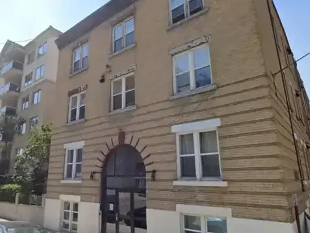 1 Bedroom Apartment Calgary AB 104985724