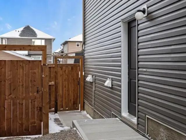1 Bedroom Apartment Cochrane AB LS105643120