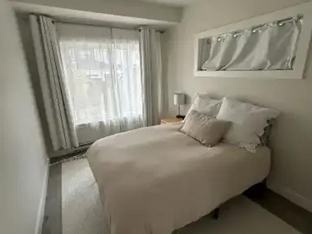 1 Bedroom Apartment Cochrane AB 104181931