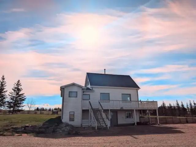 1 Bedroom Apartment Cochrane AB 105110846