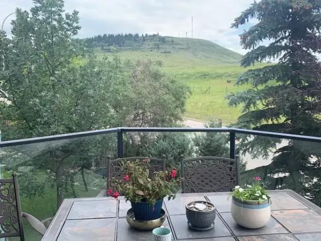 1 Bedroom Apartment Cochrane AB 105135151