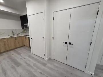 King Edward Park, Edmonton, Alberta - Parking