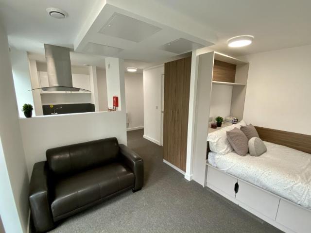 1 Bedroom Apartment Five Ways West Midlands 99367336