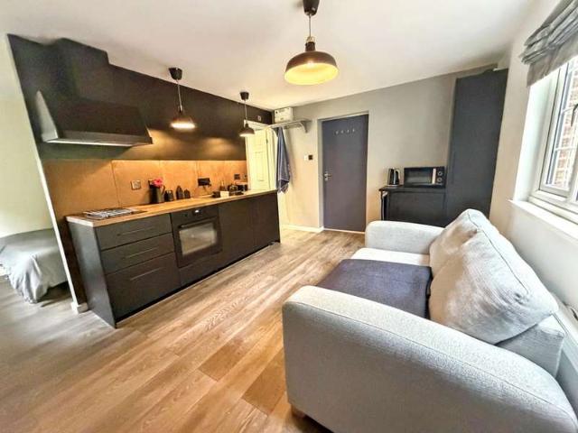 1 Bedroom Apartment Flat