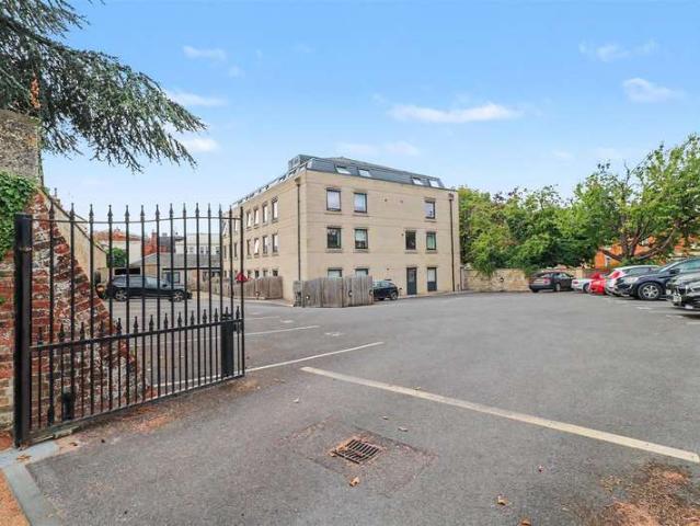1 Bedroom Apartment Flat