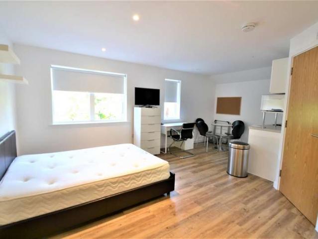 1 Bedroom Apartment Flat