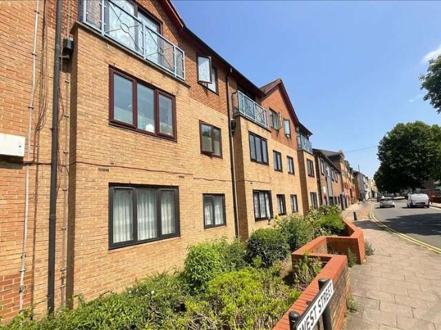 1 Bedroom Ground Flat