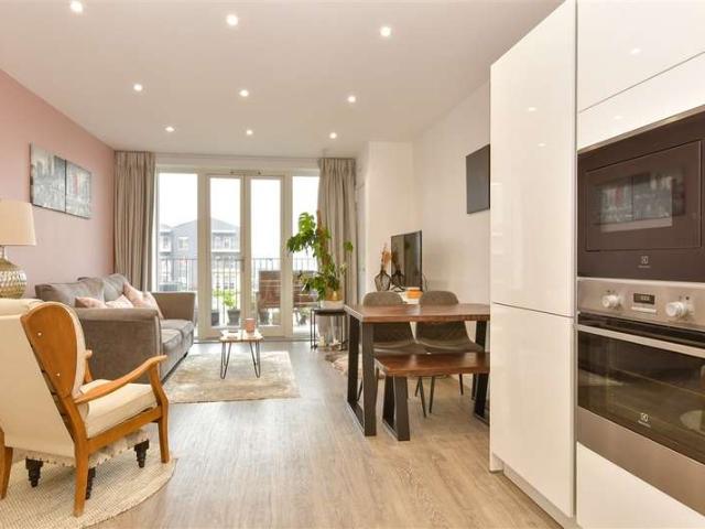1 Bedroom Apartment Flat