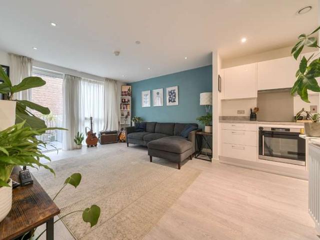 1 Bedroom Apartment Flat
