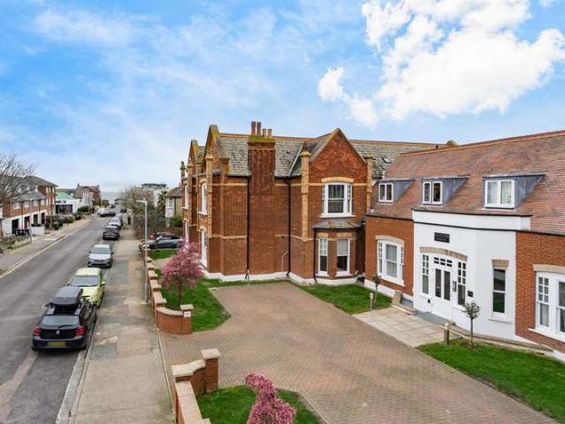 1 Bedroom Apartment Flat