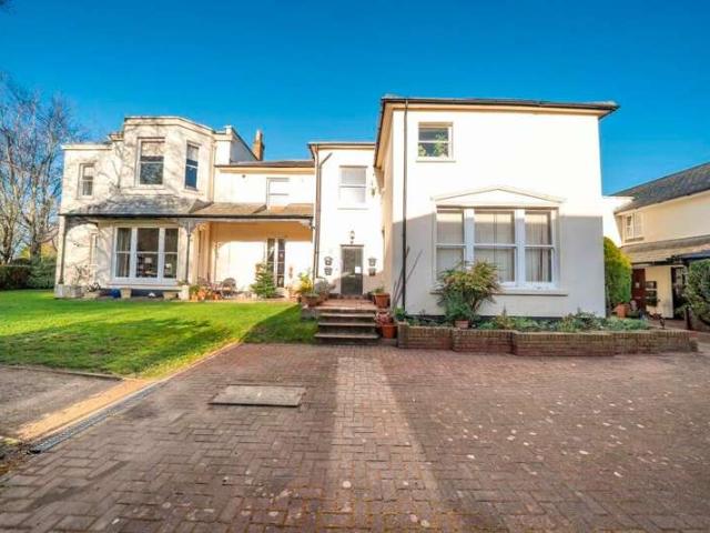 1 Bedroom Apartment Flat
