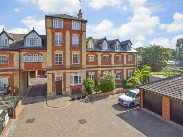 1 Bedroom Apartment Flat