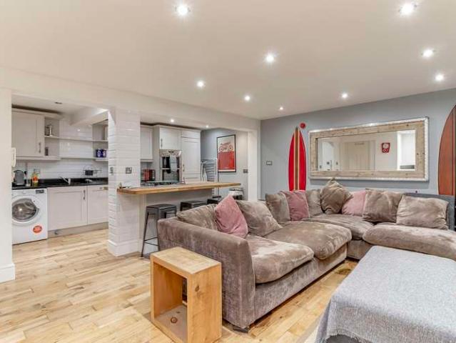 1 Bedroom Apartment Flat