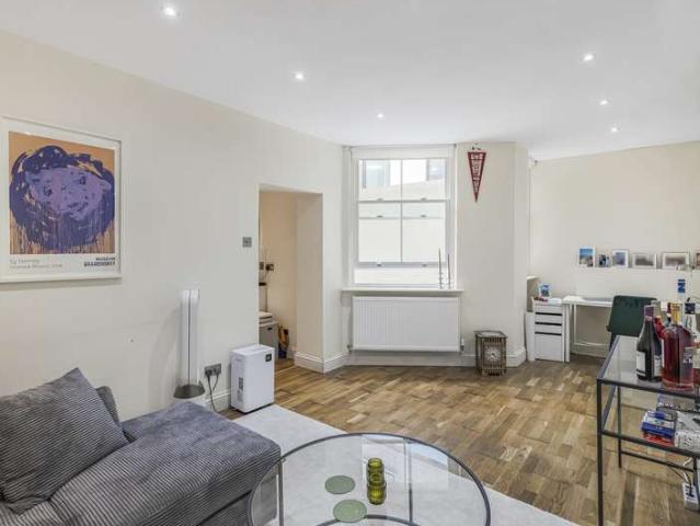 1 Bedroom Apartment Flat