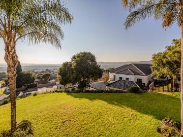1 Bedroom Apartment / Flat For Sale in Constantia Kloof