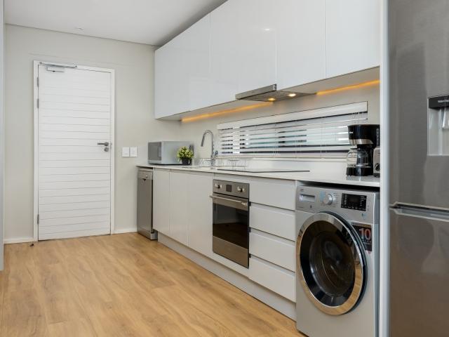 1 Bedroom Apartment / Flat For Sale in Century City