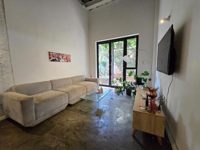 1 Bedroom Apartment / Flat For Sale in City & Suburban