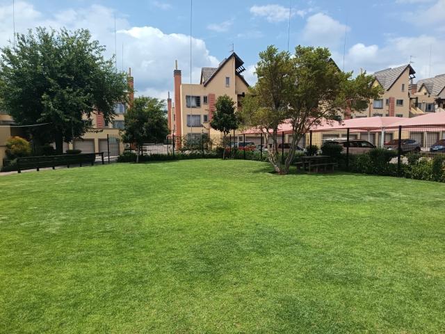 1 Bedroom Apartment / Flat For Sale in Clubview