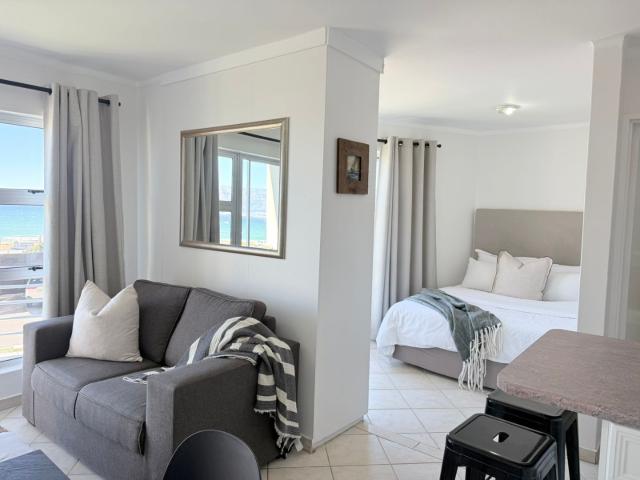 1 Bedroom Apartment / Flat For Sale in Bloubergstrand