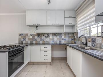 1 Bedroom Apartment / Flat For Sale in Bryanston East