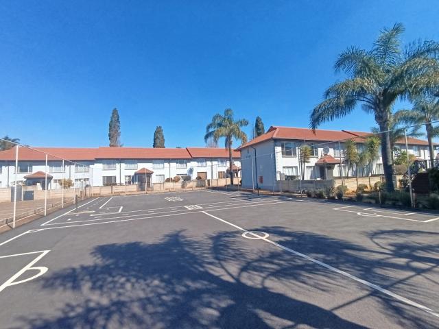 1 Bedroom Apartment / Flat For Sale in Glen Marais