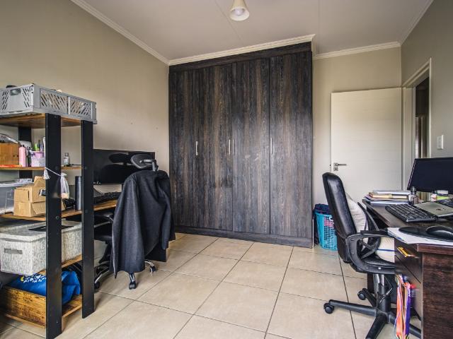 1 Bedroom Apartment / Flat For Sale in Greenstone Hill