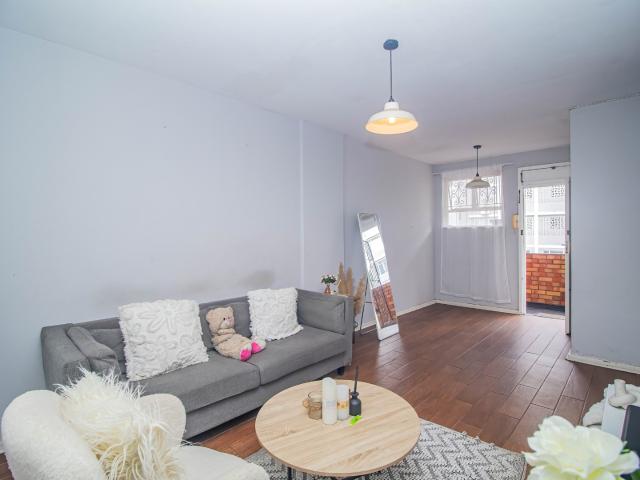 1 Bedroom Apartment / Flat For Sale in Essenwood