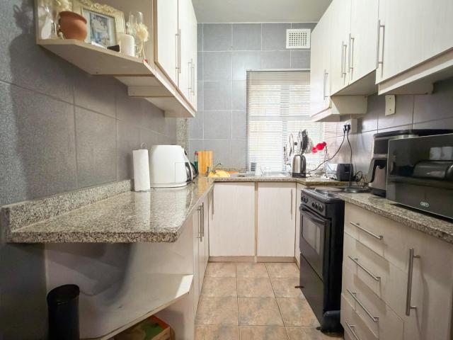 1 Bedroom Apartment / Flat For Sale in Essenwood