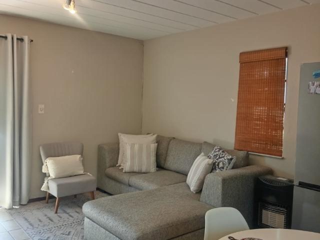 1 Bedroom Apartment / Flat For Sale in Halfway House