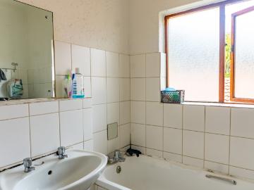 1 Bedroom Apartment / Flat For Sale in Observatory
