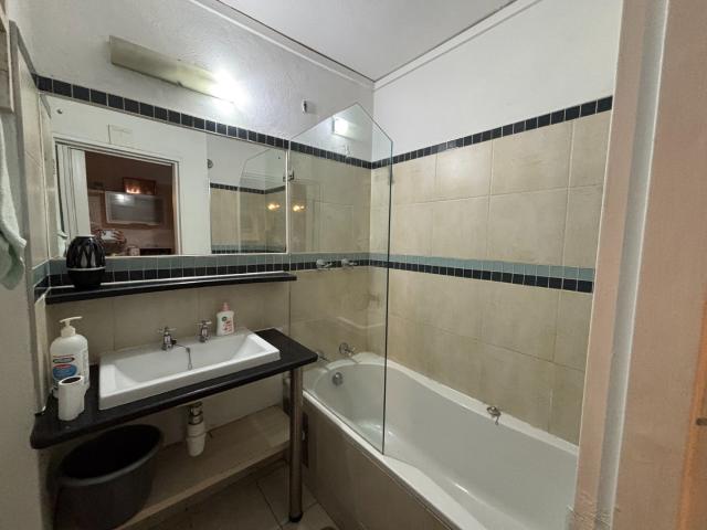 1 Bedroom Apartment / Flat For Sale in Lynnwood