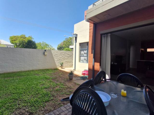 1 Bedroom Apartment / Flat For Sale in Menlo Park