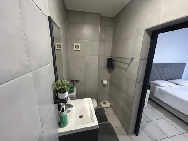 1 Bedroom Apartment / Flat For Sale in Menlo Park