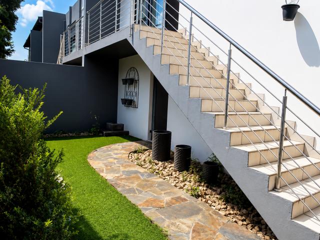 1 Bedroom Apartment / Flat For Sale in Menlo Park