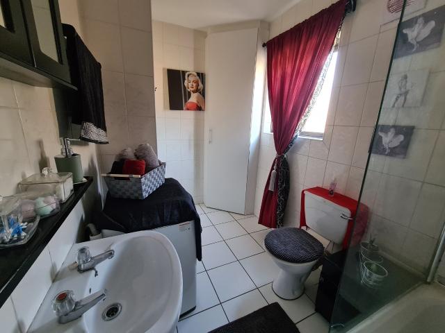 1 Bedroom Apartment / Flat For Sale in New Market Park