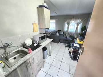 Apartment for sale in City of Ekurhuleni Metropolitan Municipality - Integral kitchen