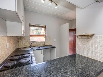 Apartment for sale in Sunninghill - Garden