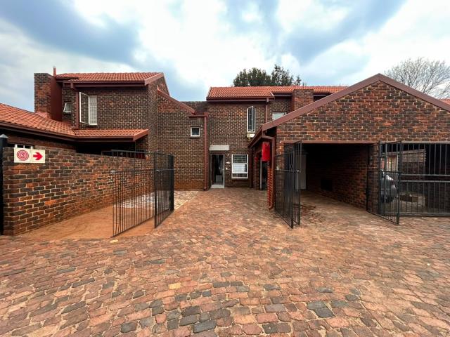 1 Bedroom Apartment / Flat For Sale in Pierre Van Ryneveld