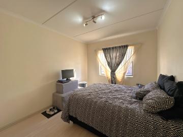 1 Bedroom Apartment / Flat For Sale in Waterfall